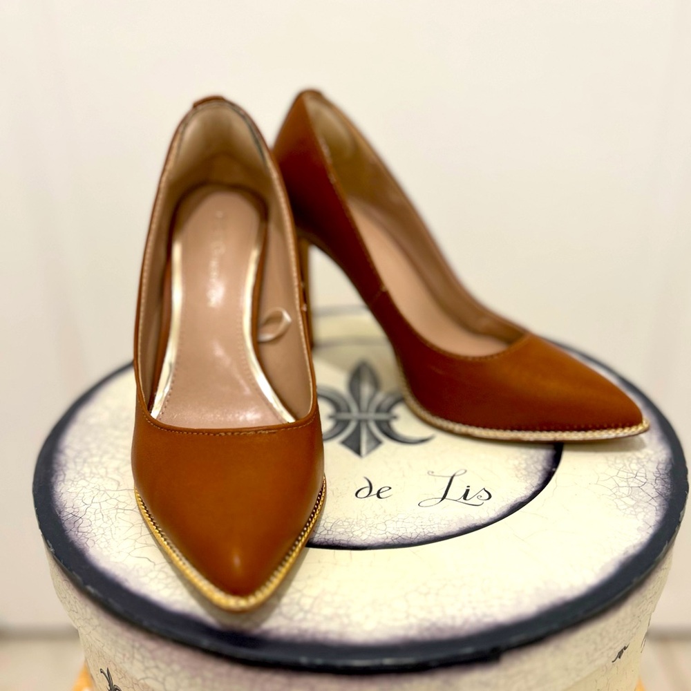 BCBGeneration cognac brown tall pumps with gold braid accent 5 1/2